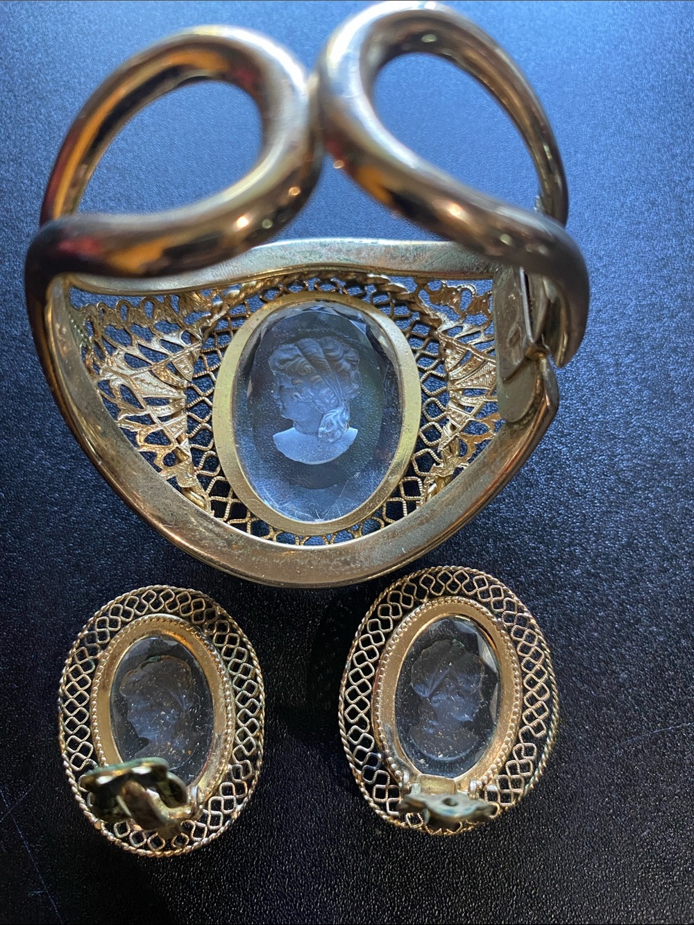 Vintage Whiting & Davis Gold Cameo Filigree Brooch and Earrings Set - Picture 3 of 6